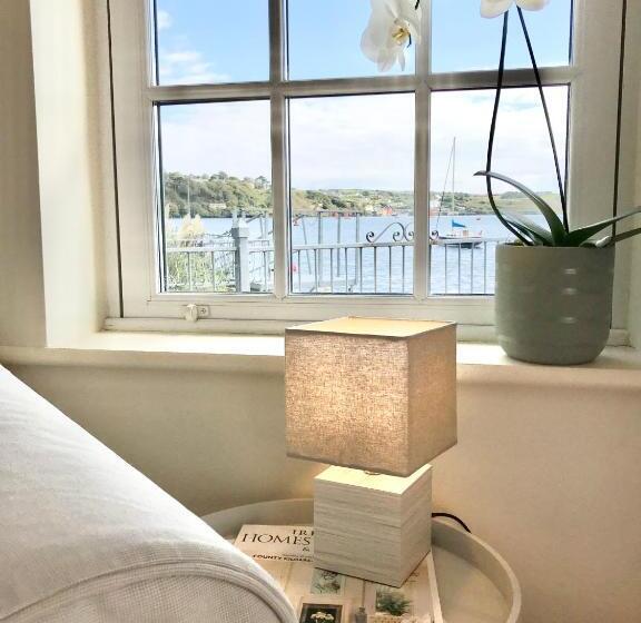 חדר סטנדרט עם מיטת קינג, Waterfront Chic Studio