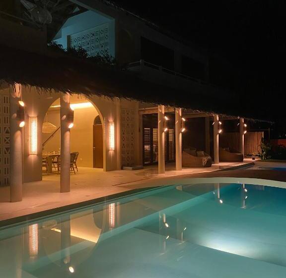 سوییت با چشمانداز استخر, Schönhouse Villa Siargao