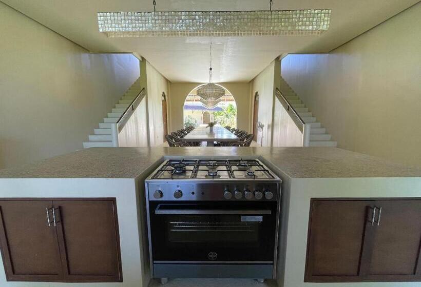 سوییت با چشمانداز استخر, Schönhouse Villa Siargao