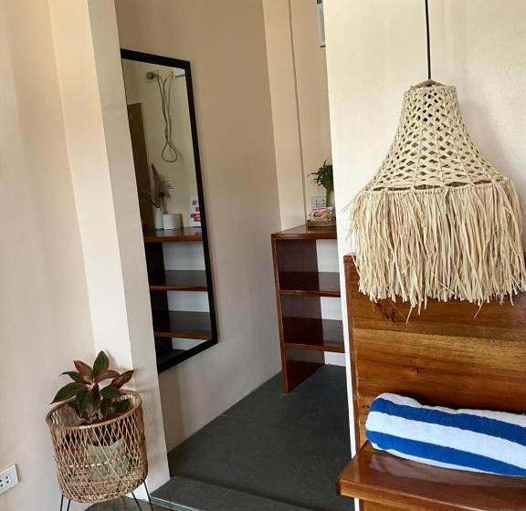 اتاق استاندارد با بالکن و چشم‌انداز دریا, Yapak Beach Villas