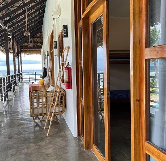 اتاق خانوادگی با چشمانداز دریا, Yapak Beach Villas