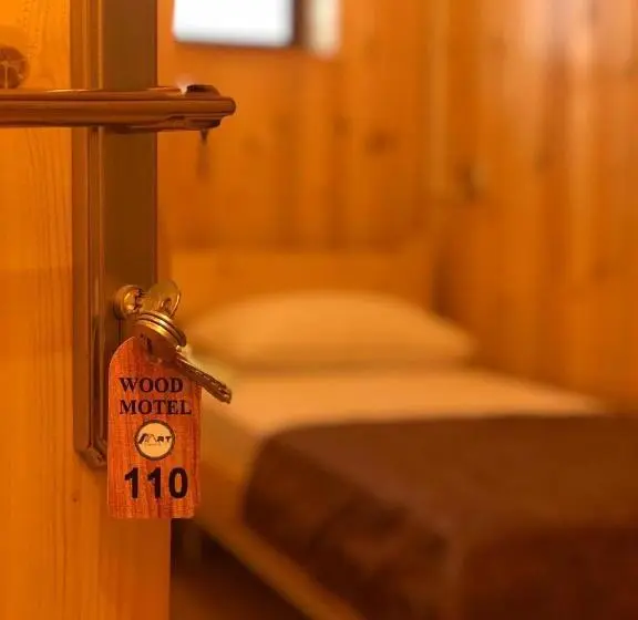 اتاق استاندارد یک نفره, Wood Motel