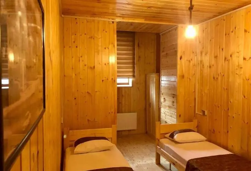 اتاق استاندارد با سرویس بهداشتی مشترک, Wood Motel