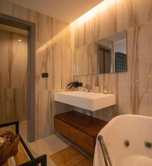 جناح مزود بجاكوزى, Elite Luxury Boutique