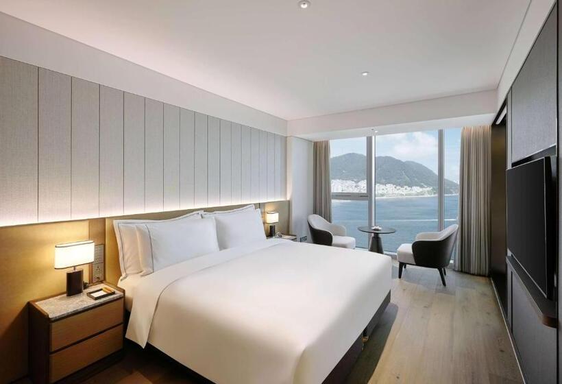 اتاق اجرایی با تخت بزرگ, Wyndham Grand Busan