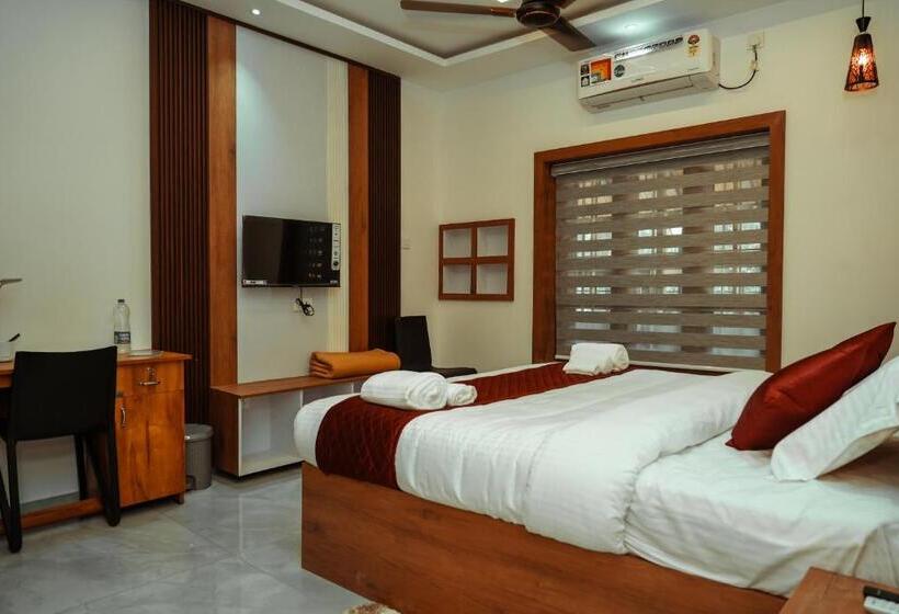 جناح مزوَّد بشرفة, Kalloos Island Backwater Resort