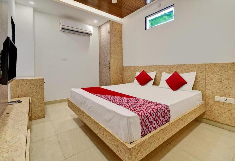 Quarto Triplo Clássico, Oyo Flagship Hotel Laxmi Inn