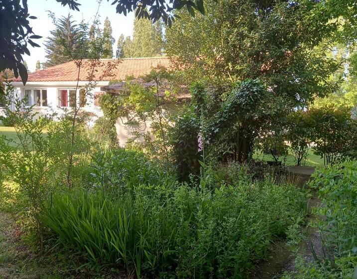 Номер Стандарт Вид на Сад, La Gisière, Chambres D Hôtes