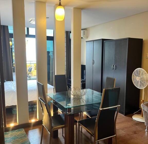 استودیو استاندارد با بالکن, Appleone Ayala Condo With Balcony