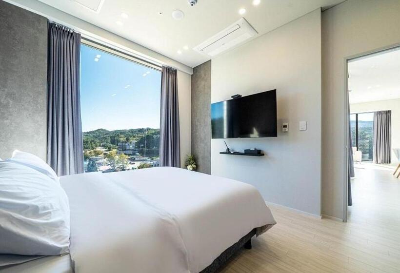 스위트 킹사이즈 침대, Hillsnorkelbeach