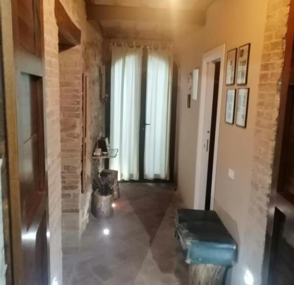 Номер Стандарт, Vecchio Casale Quercetino   Androne