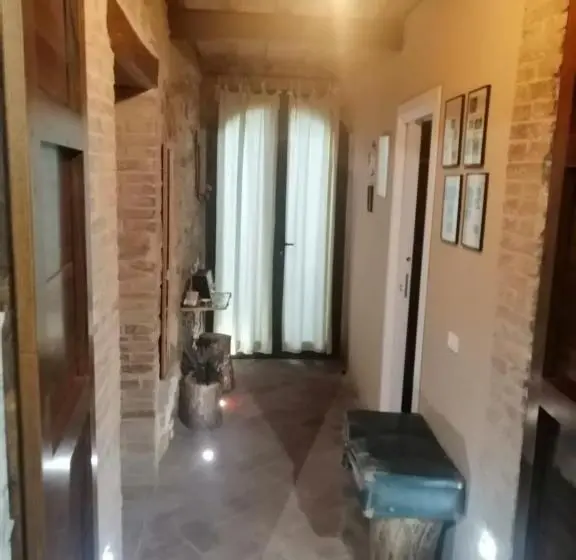 スタンダードルーム, Vecchio Casale Quercetino Androne