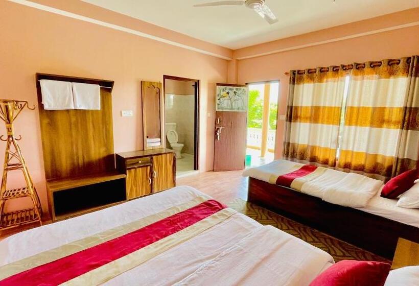 اتاق لوکس, Tree Tops  A Serene Friendly Hotel In Sauraha