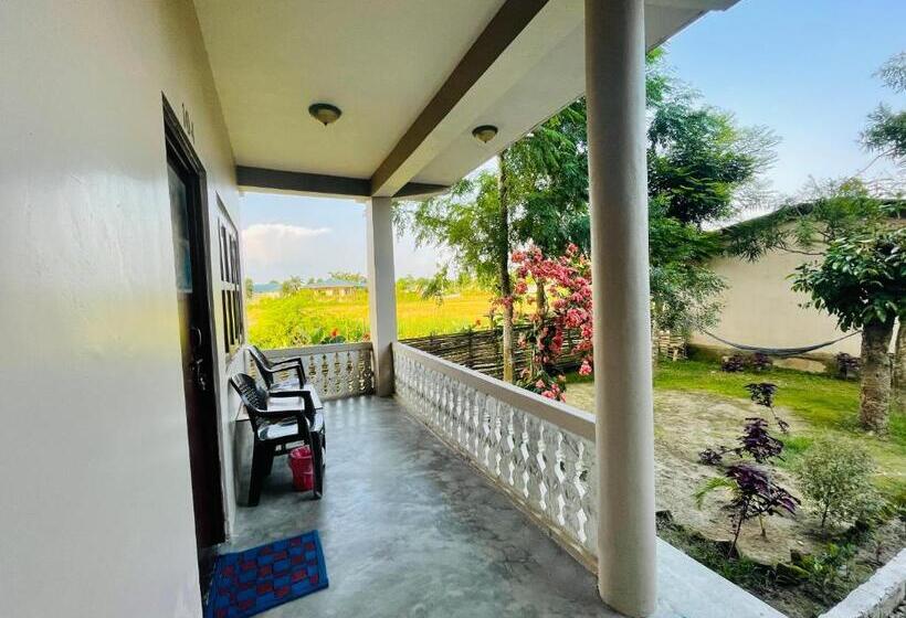 اتاق استاندارد یک نفره, Tree Tops  A Serene Friendly Hotel In Sauraha