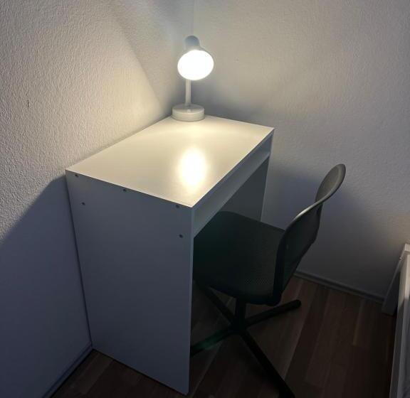 اتاق استاندارد, Adelin Vienna