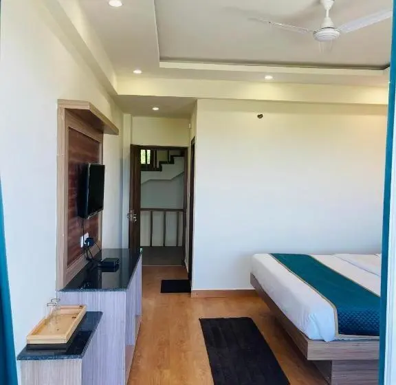 Chambre Standard, Colonels Paradise