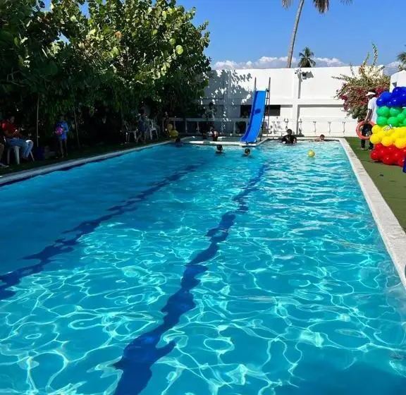 デラックススイート, La Candelaria House