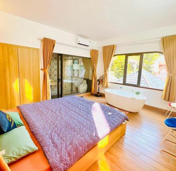 اتاق لوکس, T Global Holdings Tam đảo