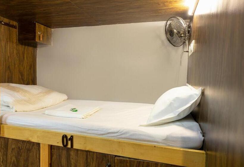 تختخواب در اتاق مشترک, Sinhassan Dormitory Hostel Juhu