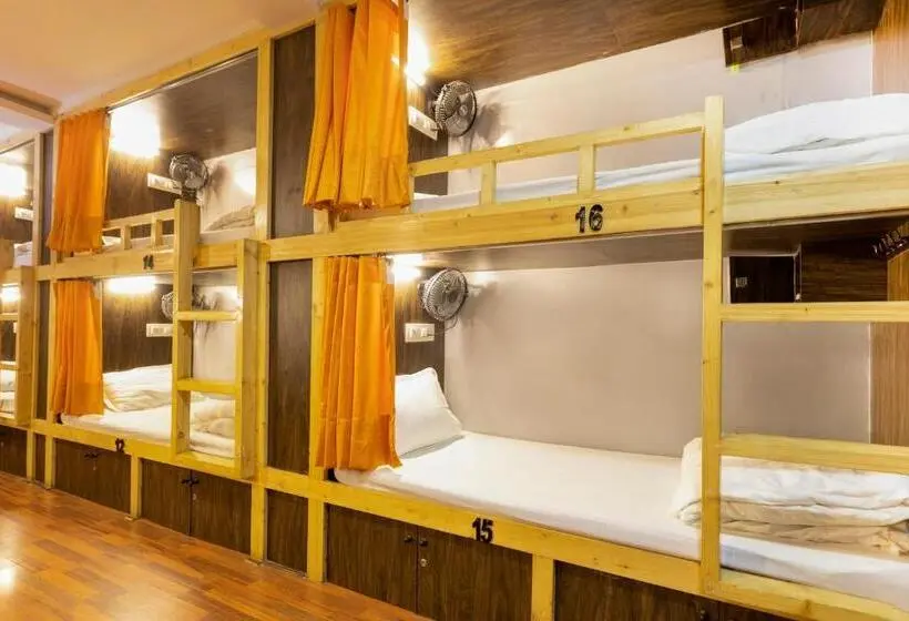 ルームシェアのワンベッド, Sinhassan Dormitory Hostel Juhu