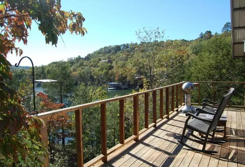 キャビン, Beaver Lakefront Cabins   Couples Only Getaways