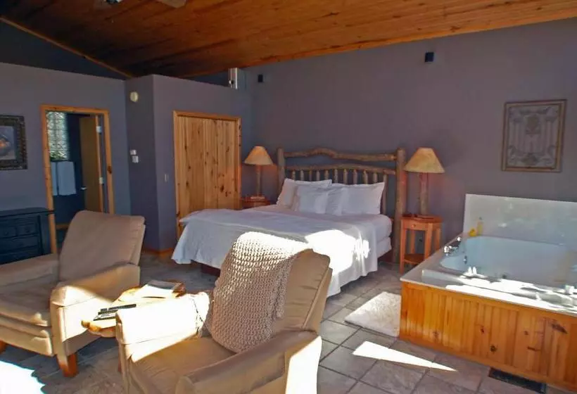 キャビン, Beaver Lakefront Cabins   Couples Only Getaways