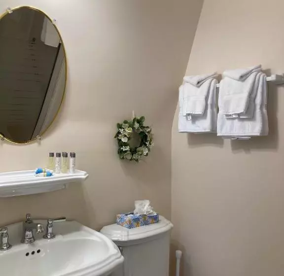 クイーンサイズベッドのスタンダードルーム, By The Sea Guests Bed & Breakfast & Suites