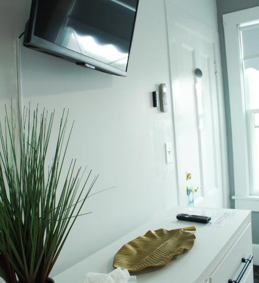 带特大床的标准间, By The Sea Guests Bed & Breakfast & Suites