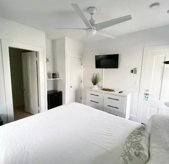 クイーンサイズベッドのスタンダードルーム, By The Sea Guests Bed & Breakfast & Suites