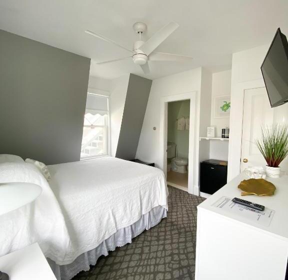 带特大床的标准间, By The Sea Guests Bed & Breakfast & Suites