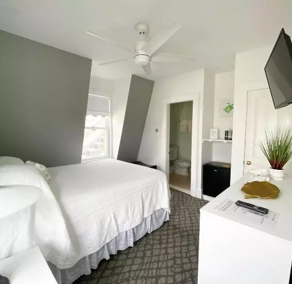 クイーンサイズベッドのスタンダードルーム, By The Sea Guests Bed & Breakfast & Suites