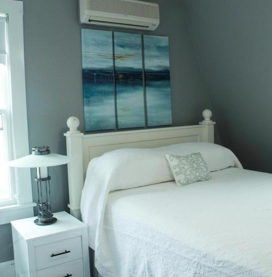 带特大床的标准间, By The Sea Guests Bed & Breakfast & Suites