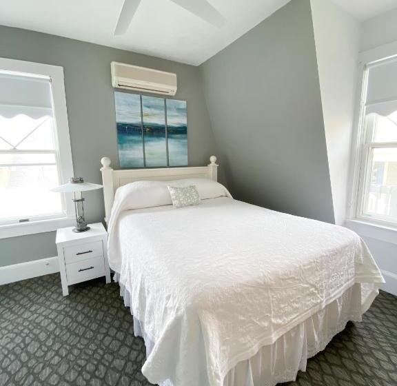 带特大床的标准间, By The Sea Guests Bed & Breakfast & Suites