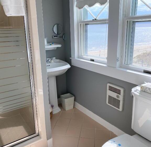 带特大床的标准间, By The Sea Guests Bed & Breakfast & Suites