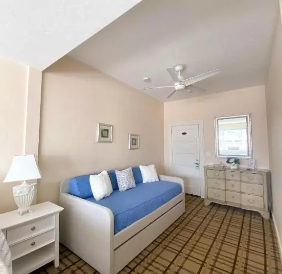キングサイズベッドのスタンダードルーム, By The Sea Guests Bed & Breakfast & Suites