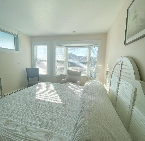 带大床的标准间, By The Sea Guests Bed & Breakfast & Suites