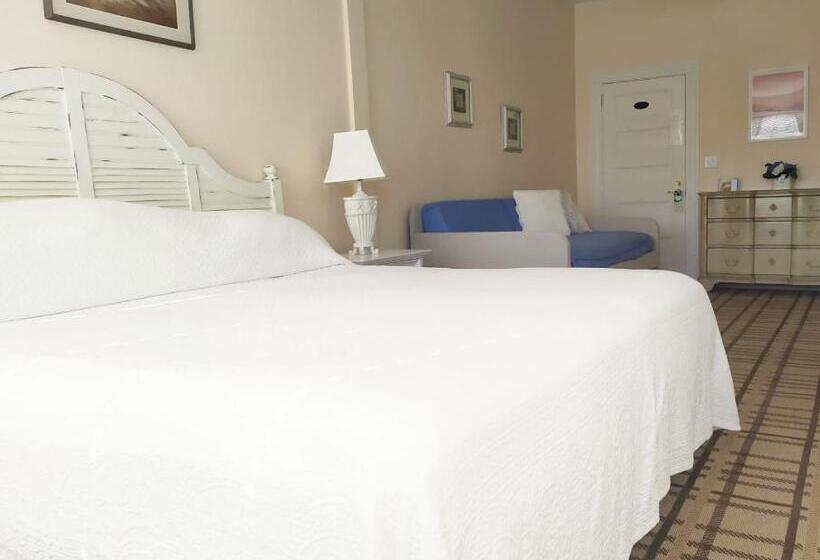 스탠다드 룸 킹사이즈 침대, By The Sea Guests Bed & Breakfast & Suites