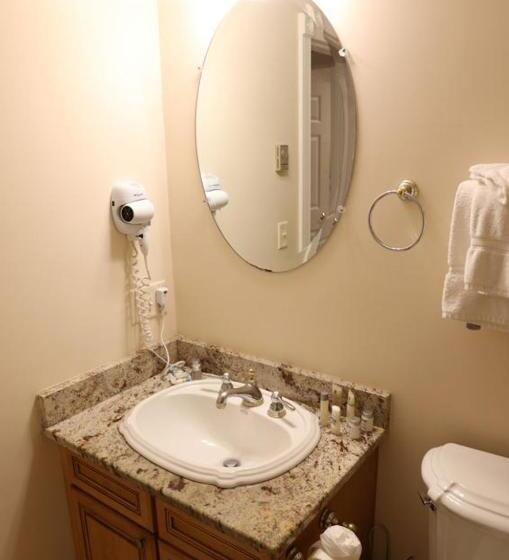 带2个卧室的套房, By The Sea Guests Bed & Breakfast & Suites