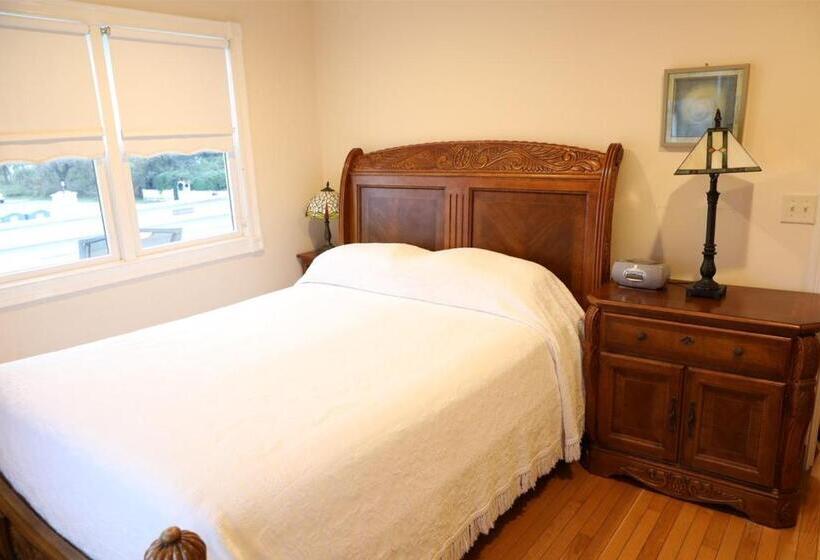 带2个卧室的套房, By The Sea Guests Bed & Breakfast & Suites