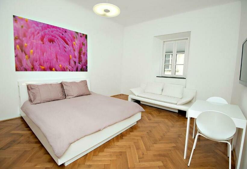 اتاق استاندارد, Galeria River