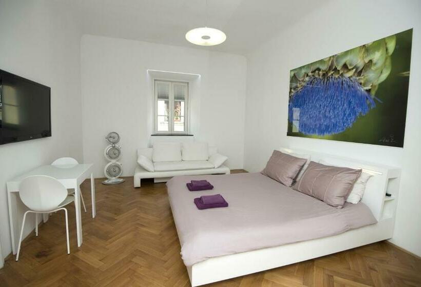 اتاق استاندارد, Galeria River