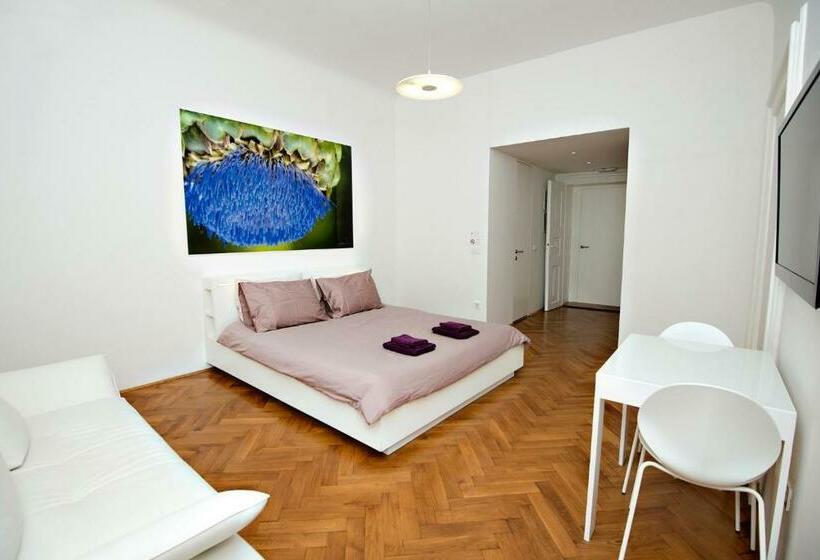 اتاق استاندارد, Galeria River