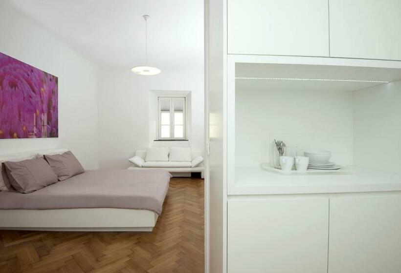 اتاق استاندارد, Galeria River