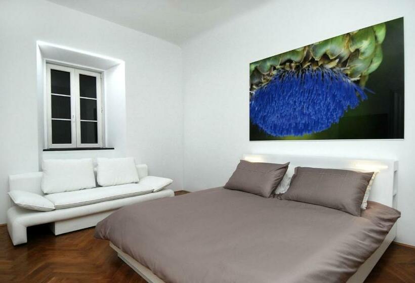 اتاق استاندارد, Galeria River