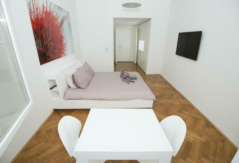 اتاق استاندارد, Galeria River