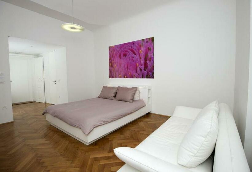 اتاق استاندارد, Galeria River