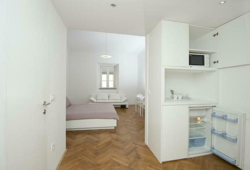 اتاق استاندارد, Galeria River