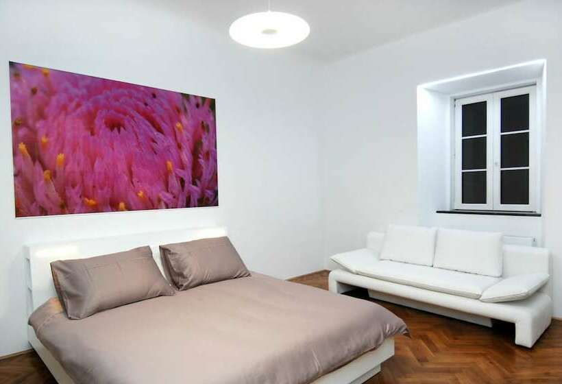 اتاق استاندارد, Galeria River