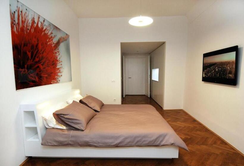 اتاق استاندارد, Galeria River