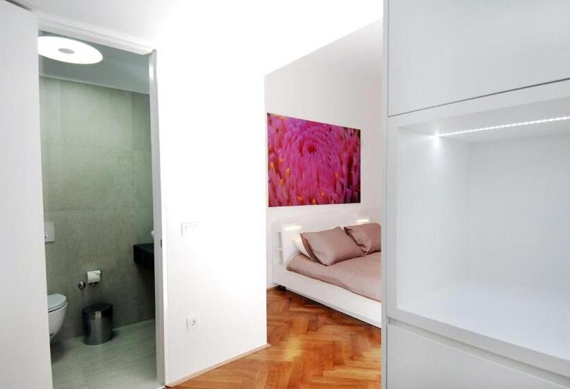 اتاق استاندارد, Galeria River